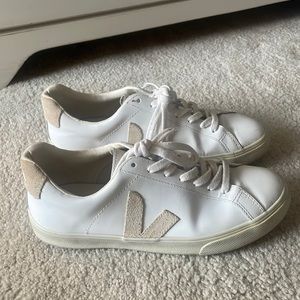 Veja sneakers- size 9